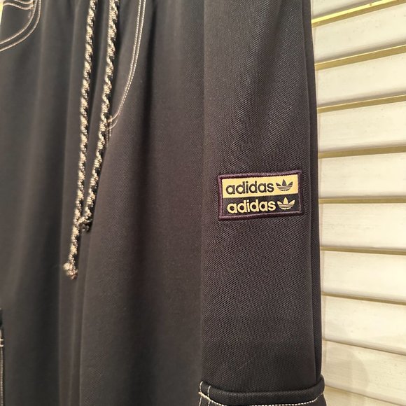 ADIDAS BLACK TRACK PANTS WITH CARGO POCKETS. SZ S. WORN ONCE - Picture 4 of 6